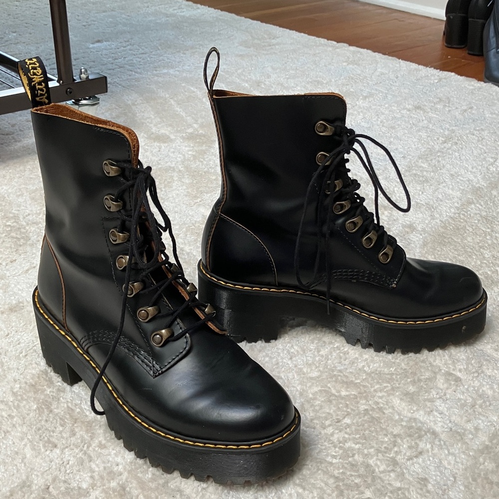 Dr. Martens Leona black boots
